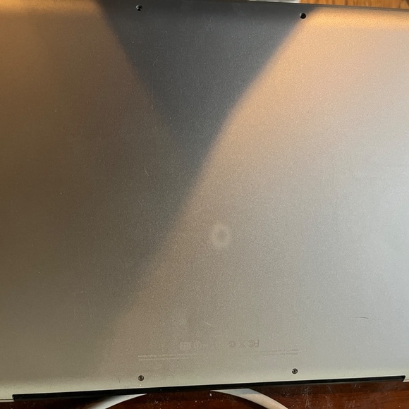 Apple MacBook Pro 2010 13" (1TB, 6GB RAM) Laptop - Picture 4 of 17